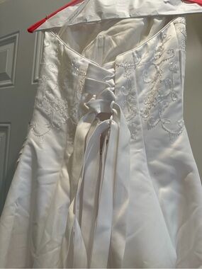 Ivory Satin Lace-Up Wedding Dress with Beaded Embroidery